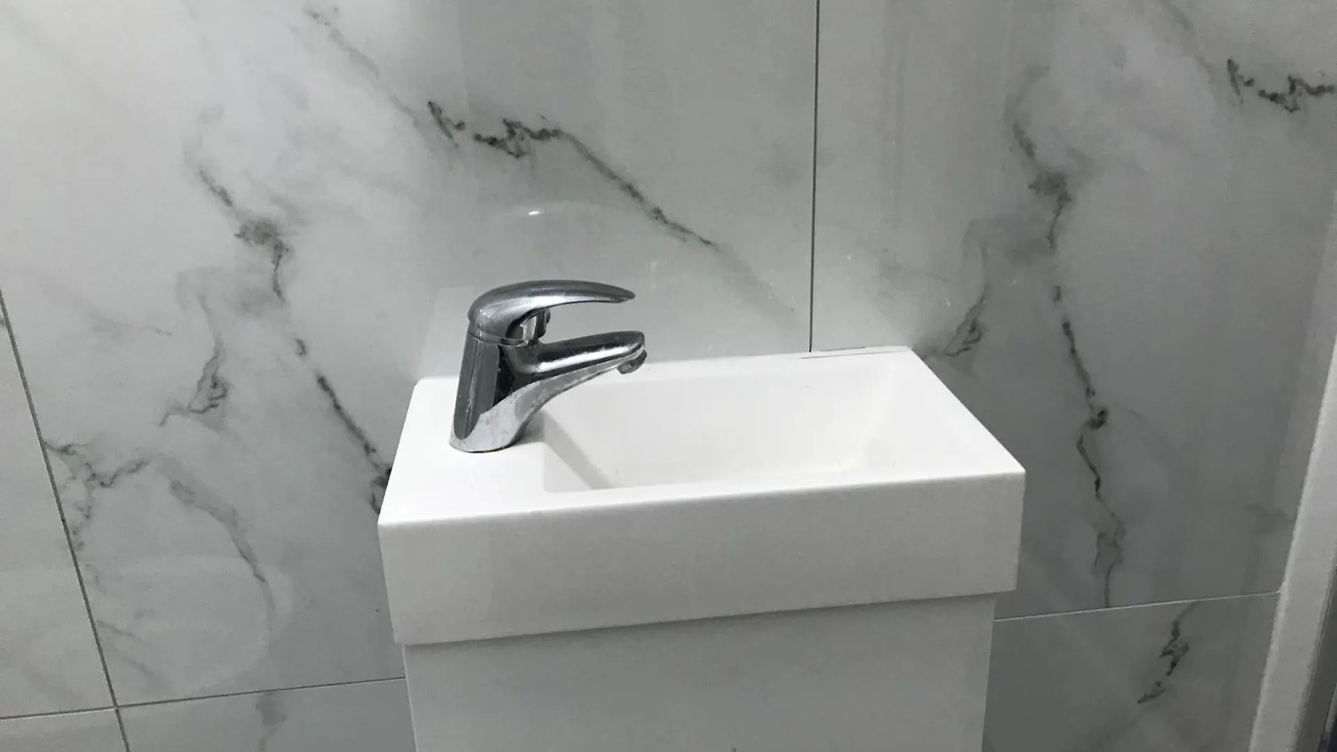 דירה לונדון Ensuite With Kitchen Ext Large Room With Balcony In Zone 2